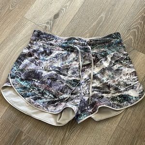 Lululemon reversible choose a side shorts size 6